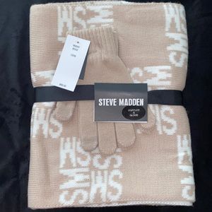 Steve Madden Muffler & Glove Set
